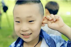 绝对是亲生的！林永健老婆晒大俊萌照，简直是“迷你版”林永健图片