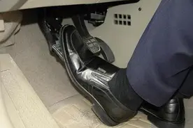 汽车驾驶过程中如何正确使用离合器？这几点可能帮到您图片