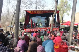 宁陵：剧院送戏下乡 农民过把戏瘾图片