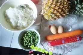 菠萝换个吃法！菠萝季不可错过的菠萝饭做法图片