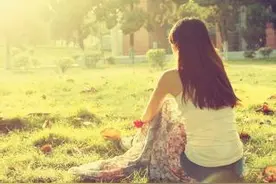 女孩鼻子红红的，这是为啥呢？图片