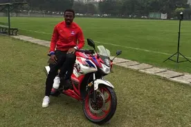 风驰电掣，费尔南多摩托图片