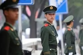 等脱下军装，你是否愿意做我的新娘图片
