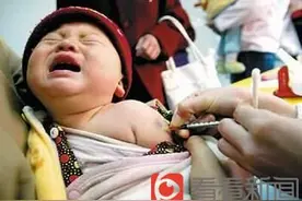 3个上海妈妈带孩子去打疫苗，结果图片