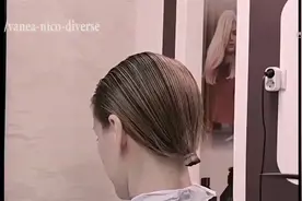 理发师一刀剪掉了女孩长发，效果竟然如此好看！