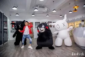 熊本熊香港拜会刘德华 与华仔“儿子”Andox 和黑仔成密友图片