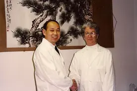 重庆七旬夫妇西雅图开诊所 成当地中医针灸学会年度风云人物图片