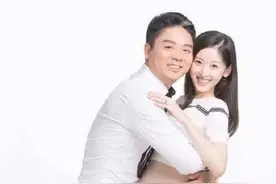 奶茶妹妹已顺利生产刘强东喜当爹 曾晒儿子照片挽留前妻内幕惊人图片