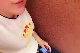这样爱踢球的女孩，谁不爱！？图片