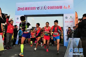 湖北宜昌：七百健将角逐百里荒全国登山赛图片