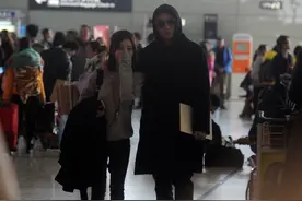 王思聪搂娇小女友秀恩爱 霸道总裁玩柔情图片