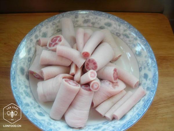 卖猪肉的告诉我，这样可以将猪肉上的猪毛去的既快速又干净！