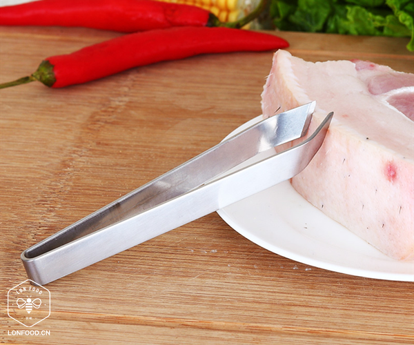 卖猪肉的告诉我，这样可以将猪肉上的猪毛去的既快速又干净！