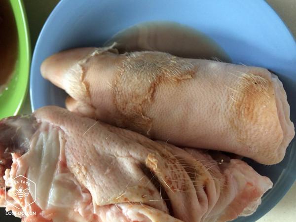 卖猪肉的告诉我，这样可以将猪肉上的猪毛去的既快速又干净！