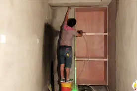 家居小空间大作为，这样的过道做个柜子进去瞬间可以收纳好多东西视频封面