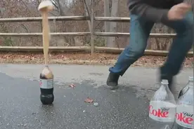 国外牛人实验告诉你，千万不要将干冰放进可乐！