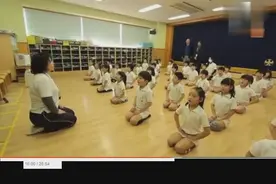 日本的幼儿教育 教中国汉文化半跪坐姿我们的孩子这样会不会心疼