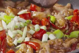 它叫左宗棠鸡，却是一道美国名菜，好吃的不行！视频封面