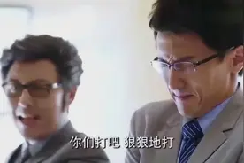 毛晓彤妈妈当着亲家母面狂揍她儿子，自知犯错不敢言，只能挨打！视频封面