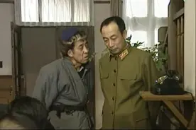 农村人在院子里随地大小便，首长儿子的做法真解气！视频封面