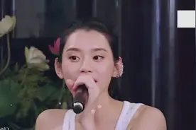 谢娜莫文蔚完美演唱《当你老了》，陈乔恩江一燕抱头痛哭！视频封面