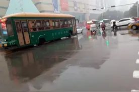 石家庄最具特色的公交车，原先票价5元，现在不知道多少了？视频封面