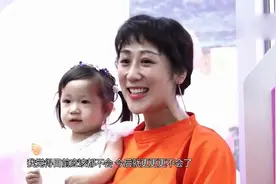 蒋丽莎近照，5年剖腹4胎没坐月子，网友：不被理解还成大妈视频封面