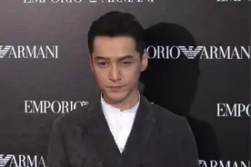 胡歌现身香港出席活动 这超高人气也是没谁了！视频封面