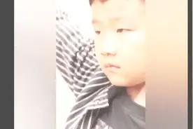 儿子在母亲的再婚婚礼上挥手道别！离婚可以，但请别伤害孩子！视频封面