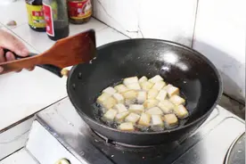 随着大棚技术的发展，四季都有蒜苗，多吃能软化和保护血管视频封面