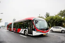 科技力量！北京环保纯电动公交运营 智能系统提升行车安全