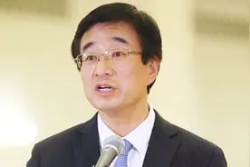 王辰：发展医疗卫生事业是改善医患关系治本之策视频封面