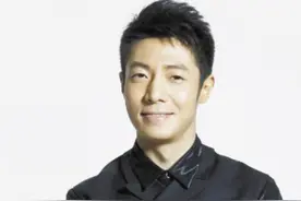 撒贝宁与外籍女友李白领证 央视微博：小撒一定要幸福哦图片