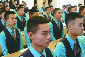 多彩贵州航空走进校园招聘图片