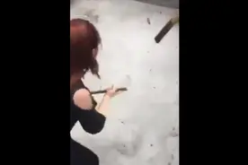 小伙给懒货女友锻炼身体的最佳方法，估计出来就要分手