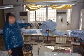 服装厂女工偷服装被监控拍下图片