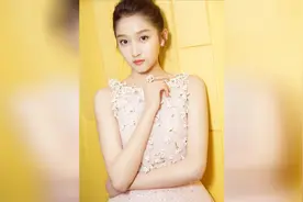 关晓彤和亲姐关晓珊不仅画风完全不一样，连命运也相差太大了吧？