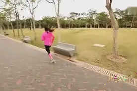 长期跑步，你的跑步姿势对吗？一个视频教你正确的腿部摆动！视频封面