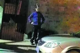 男孩戴面具吓人被抓 纸皮自制“厉鬼”面具图片