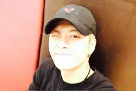 王嘉尔生日发自拍深情告白粉丝：以后每天见面图片