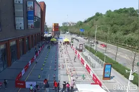 2岁宝宝的自行车比赛会是什么状况？图片