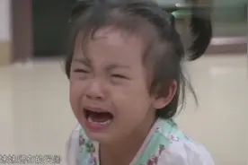 史上最赖皮哭闹的孩子，育儿师用一招摆平，我真的服了，大写的赞