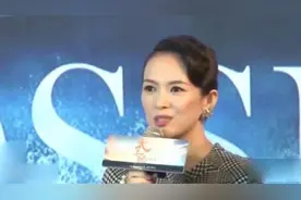 章子怡一家人近照，老公汪峰烟不离手12岁继女快和她一般高视频封面