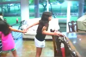 千万人点赞：这个西班牙小女孩打针视频火了视频封面
