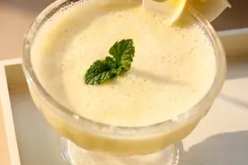 雪梨菠萝奶昔图片