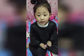 何依诺问爸爸上完厕所是用左手擦还是右手擦，爸爸又被套路了！视频封面