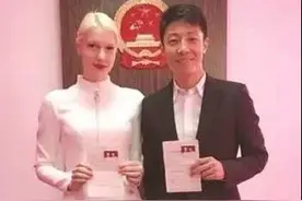 从兄弟到仇人，如今小撒圈粉无数，为什么张绍刚却作死惹人厌？图片