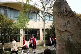 手绘400余年前的珠媚园 通师二附编印校史绘本图片