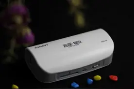 不用OTG也能读U盘，品胜 云座·易充，出差必备。图片