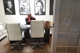 科比退役后的第一天：8点半进办公室上班(图)图片